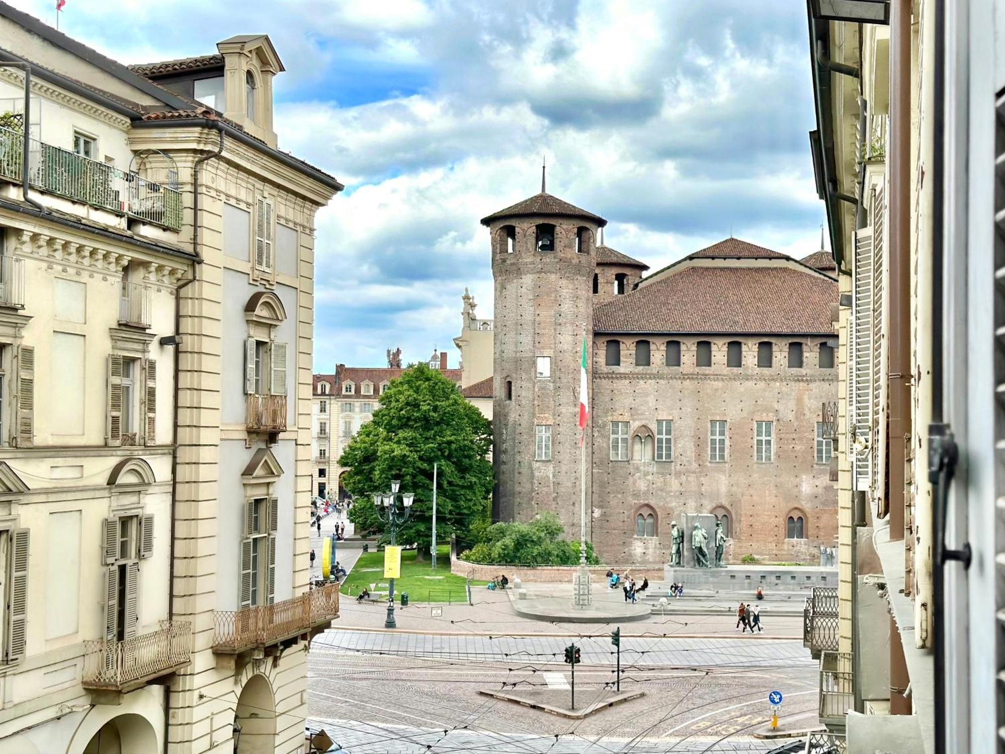 180 M2 Grand - Piazza Castello Apartment